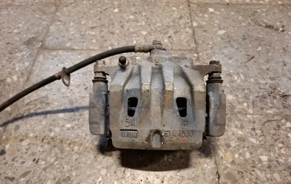 Lexus ES 250 - 300 - 330 Front brake caliper 4533 018012