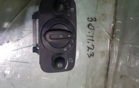 Fog light switch