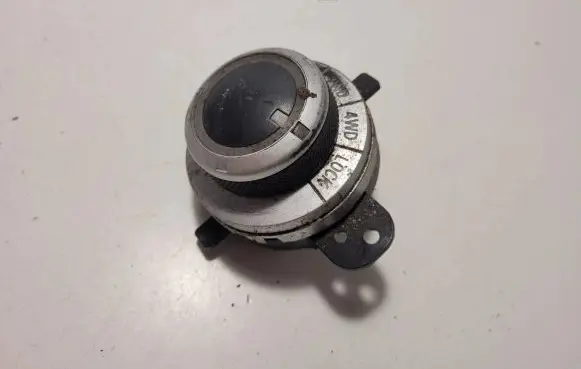 Mitsubishi Outlander Differential lock switch 8b14