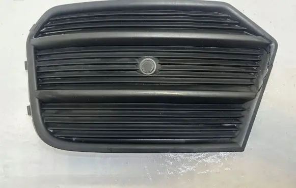 Audi Q3 8U Front bumper lower grill 8U0907681Q