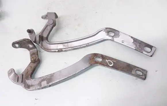 Mercedes-Benz E W210 Tailgate/trunk/boot hinge