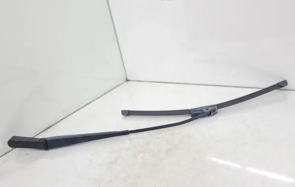 Opel Zafira A Front wiper blade arm 90582557
