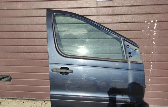Mercedes-Benz Vaneo W414 Front door