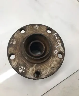 Audi A6 S6 C6 4F Front wheel hub