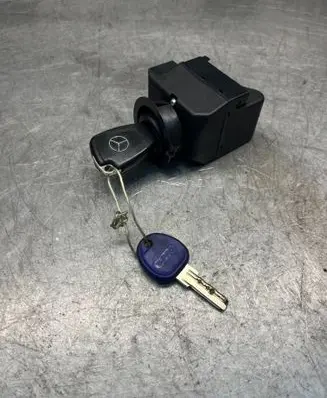 Mercedes-Benz E W210 Ignition lock 2105450208 004470198020611