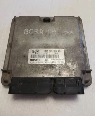 Volkswagen PASSAT B7 Engine control unit/module 038906019AM 0281010031