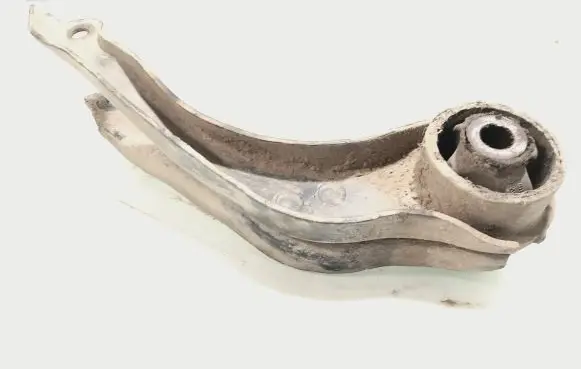 Volkswagen Transporter - Caravelle T4 Engine mount bracket 701399207B