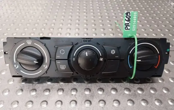 BMW 1 E81 E87 Climate control unit 9168116