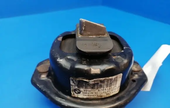 BMW 7 E65 E66 Engine mount bracket 6769185 68623513 2211676918501