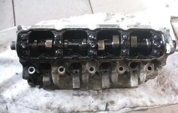 Renault Laguna I Engine head FDP4954