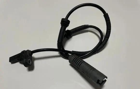 BMW 1 E82 E88 ABS brake wheel speed sensor 6762465