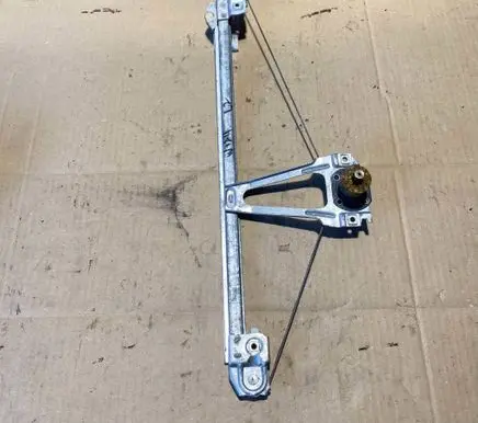 Mercedes-Benz E W124 Rear door manual window regulator 