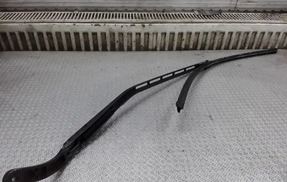 Peugeot 307 Windshield/front glass wiper blade 9658189380