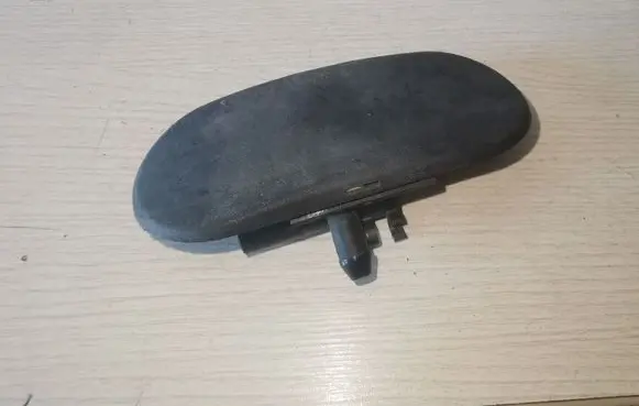 Windshield washer spray nozzle