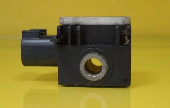 KIA Carens I Airbag deployment crash/impact sensor 95930-1D000