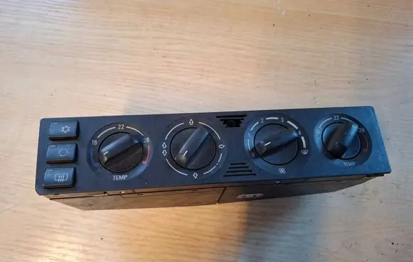BMW 7 E38 Climate control unit 8369785