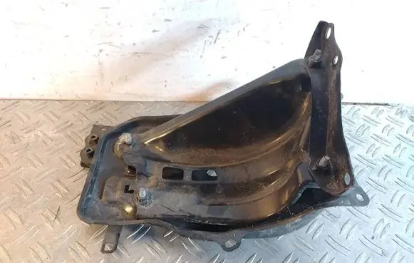 Toyota RAV 4 (XA40) Battery tray 