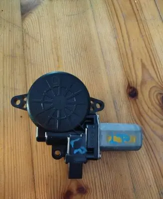 Mazda 3 II Front door window regulator motor GA558LN SD961723 D01G5958X