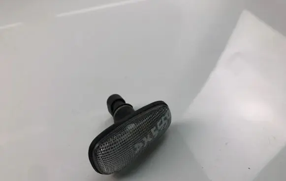 Front fender indicator light