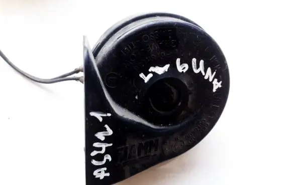 Renault Laguna II Horn signal E30058100 E30057939