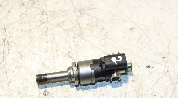 Ford Focus Fuel injector DS7G9F593EA