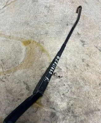 Citroen Berlingo Front wiper blade arm 962101468B