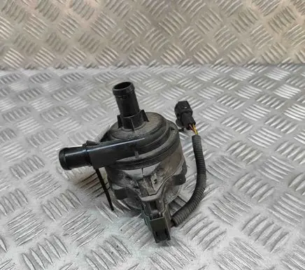 Nissan Leaf II (ZE1) Electric auxiliary coolant/water pump 215815SA0A