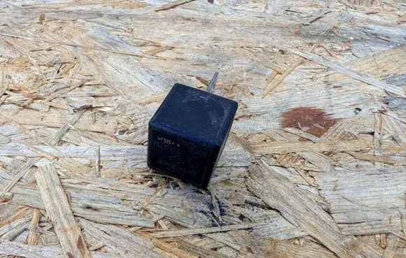 Renault Megane II Other relay 7700821864 V23134J52X207