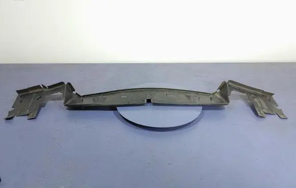 BMW X3 E83 Intercooler air guide/duct channel 7399997