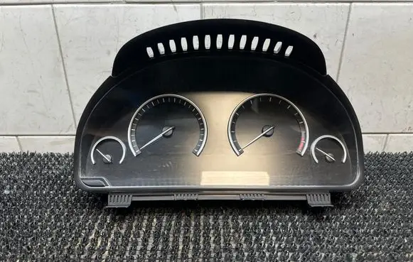 BMW 5 F10 F11 Speedometer (instrument cluster) 9232947 0263687103 17388410