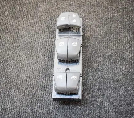 Nissan Qashqai Electric window control switch