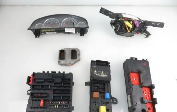 Opel Vectra C Engine control unit/module ECU 13165954MA 55354416 13165350