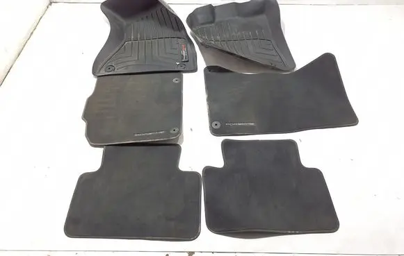 Porsche Macan (95B) Car floor mat set 
