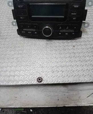 Dacia Dokker Radio/CD/DVD/GPS head unit 281155216R DW37R47156