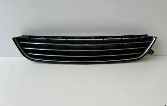 Opel Zafira B Front bumper lower grill 13247306