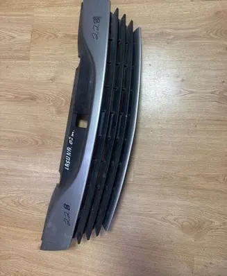 Renault Laguna II Front bumper upper radiator grill 8200012581