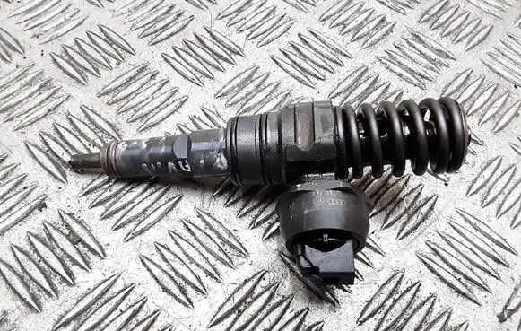 Skoda Octavia Mk2 (1Z) Fuel injector 038130073AG