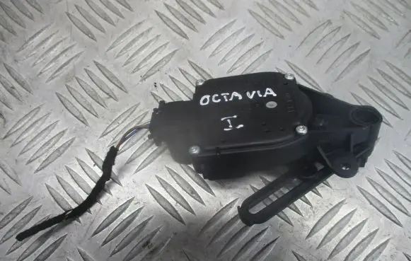 Skoda Octavia Mk1 (1U) Central body control module 1J0907511