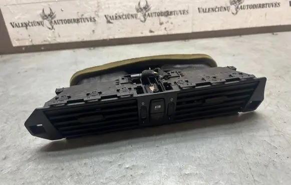BMW 5 E60 E61 Dash center air vent grill 6910734 141218 7009275