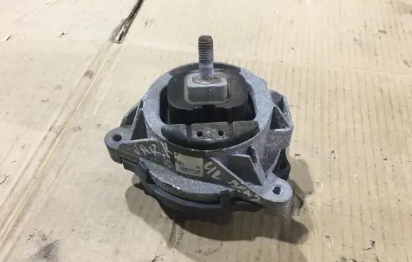 BMW M4 F82 F83 Engine mount bracket 2284817