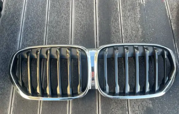 BMW X1 F48 F49 Front grill 8493450 18517811 8493451