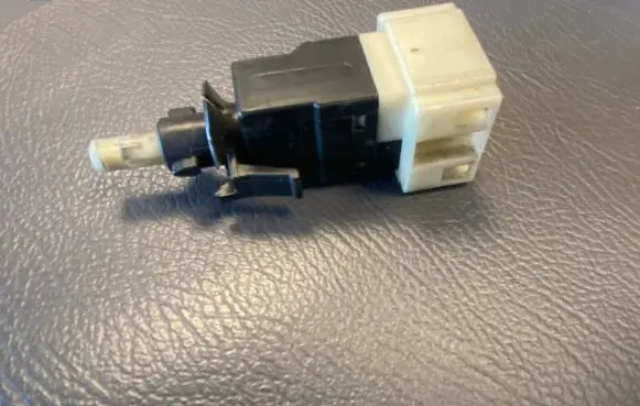 Mercedes-Benz G W461 W463 1st Gen Brake pedal sensor switch A0015456409