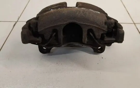 Volkswagen Touran II Front brake caliper NOCODE