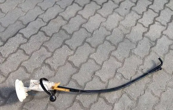 Audi A4 S4 B7 8E 8H Fuel level sensor 221824090007 8E0201317R