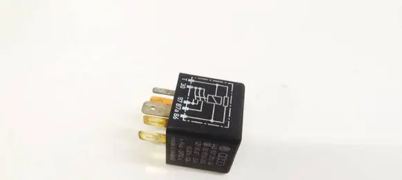 Audi A6 S6 C5 4B Other relay 443951253AA 899574000