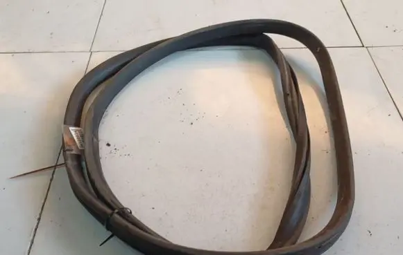 Audi A4 S4 B5 8D Rubber seal rear door 