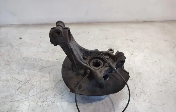 Nissan X-Trail T32 Front wheel hub