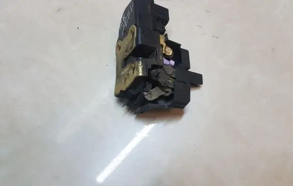 Jeep Grand Cherokee (WJ) Rear door lock