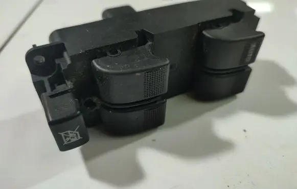 Mazda 2 Electric window control switch 05074535