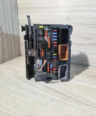 Peugeot 5008 BSM Control unit 9675877980 BSMR02